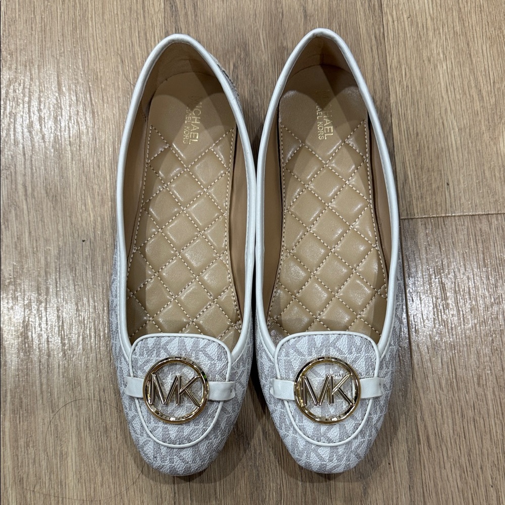 Michael Kors Lillie Logo Moccasins in Vanilla Colored Logo Print Canvas / Gold 9